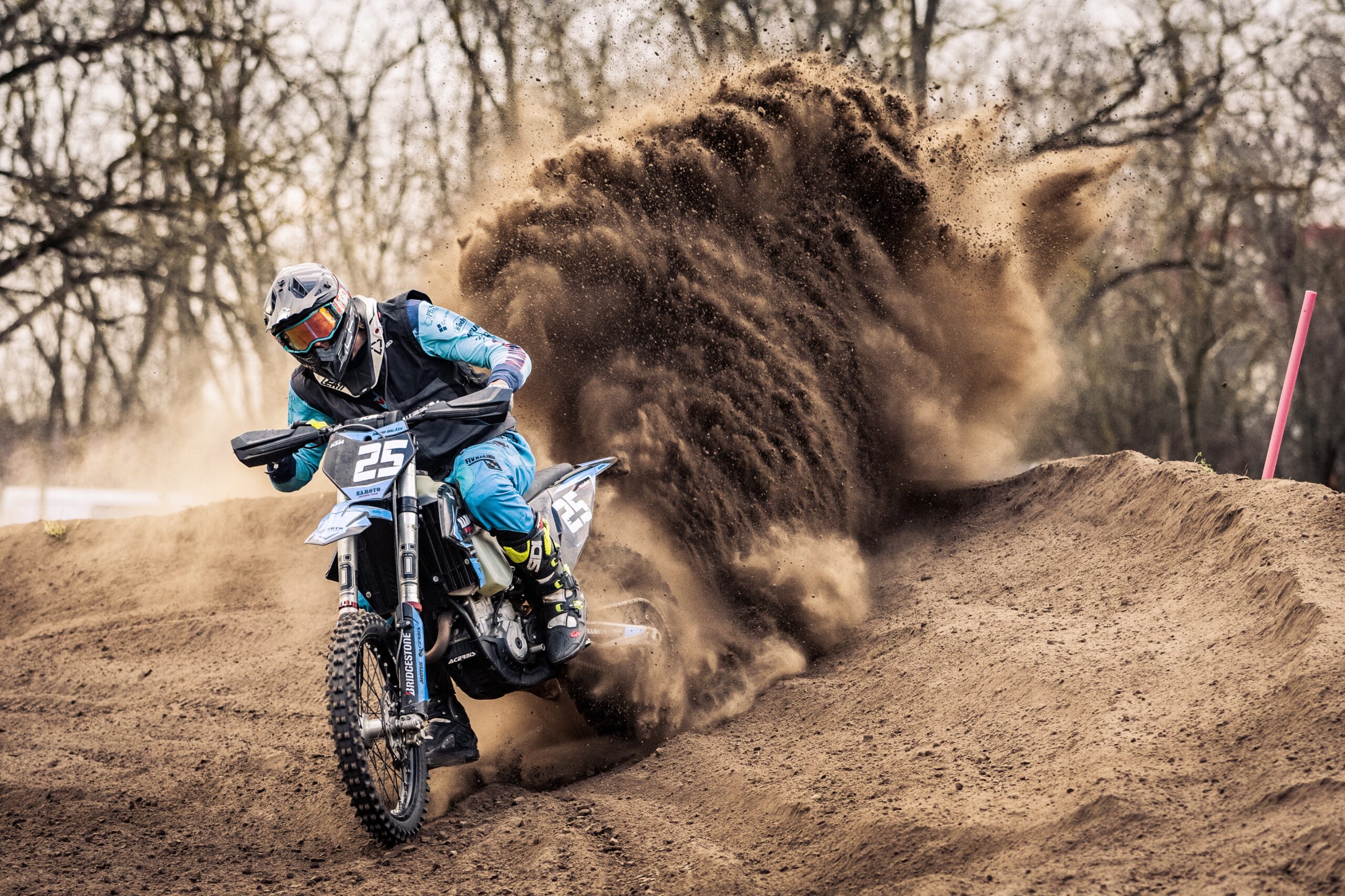 Endurocross rider focus